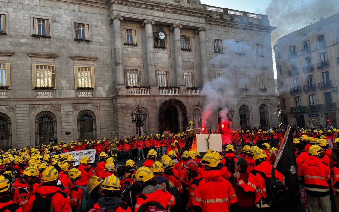 Crida urgent als Bombers i Bomberes