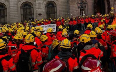 Bombers i bomberes demanenm unes condicions laborals justes