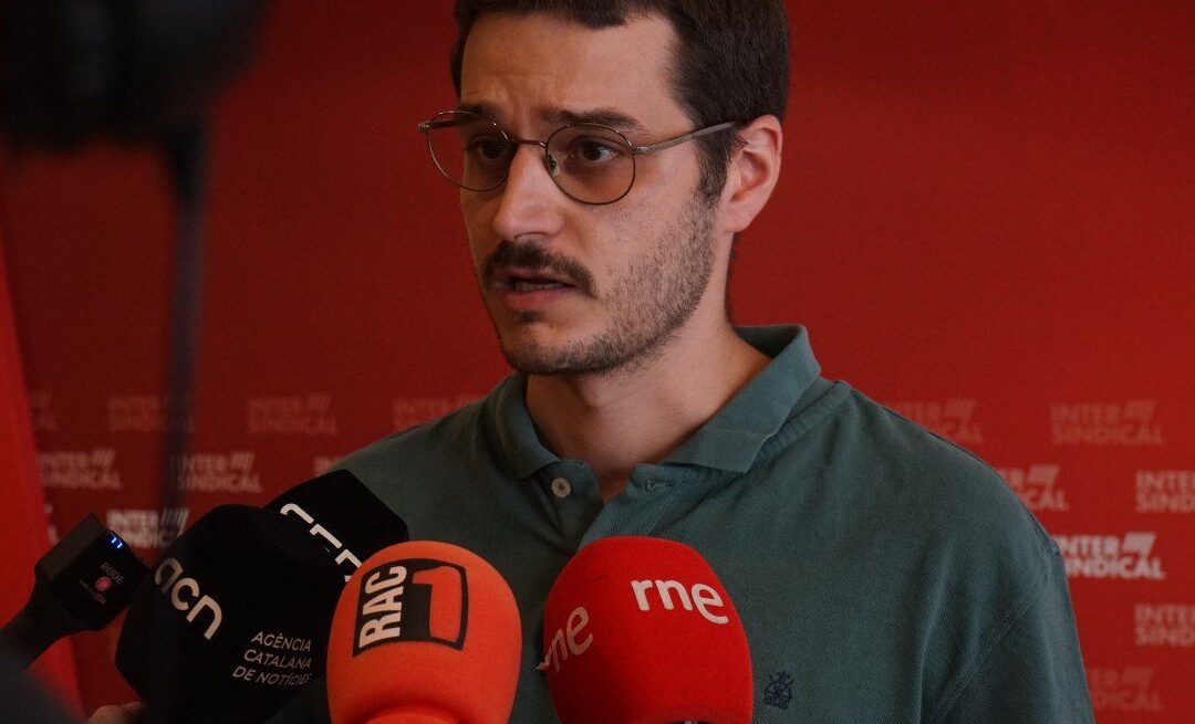 Portem als tribunals la infiltració de mossos en una assemblea de docents per vulnerar drets fonamentals